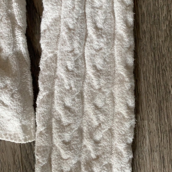 EUC White Cable Knit Sweater - Picture 5 of 5